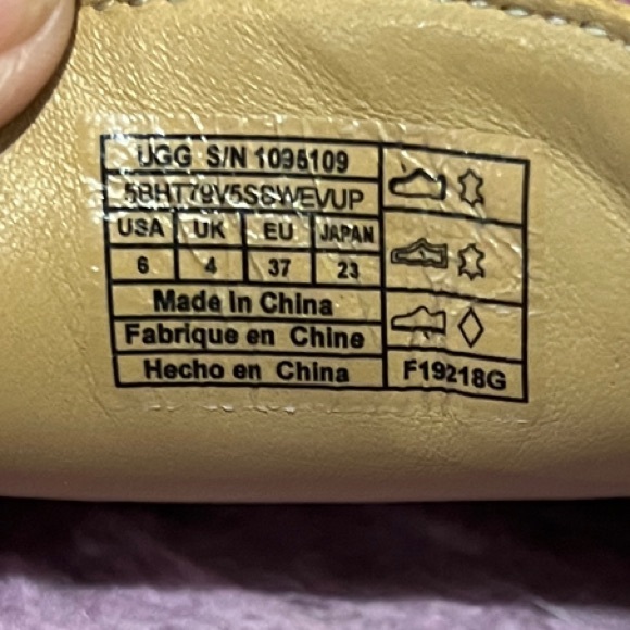 UGG Women's Pink Fuzzy Slide Slippers size 6 - Picture 9 of 9